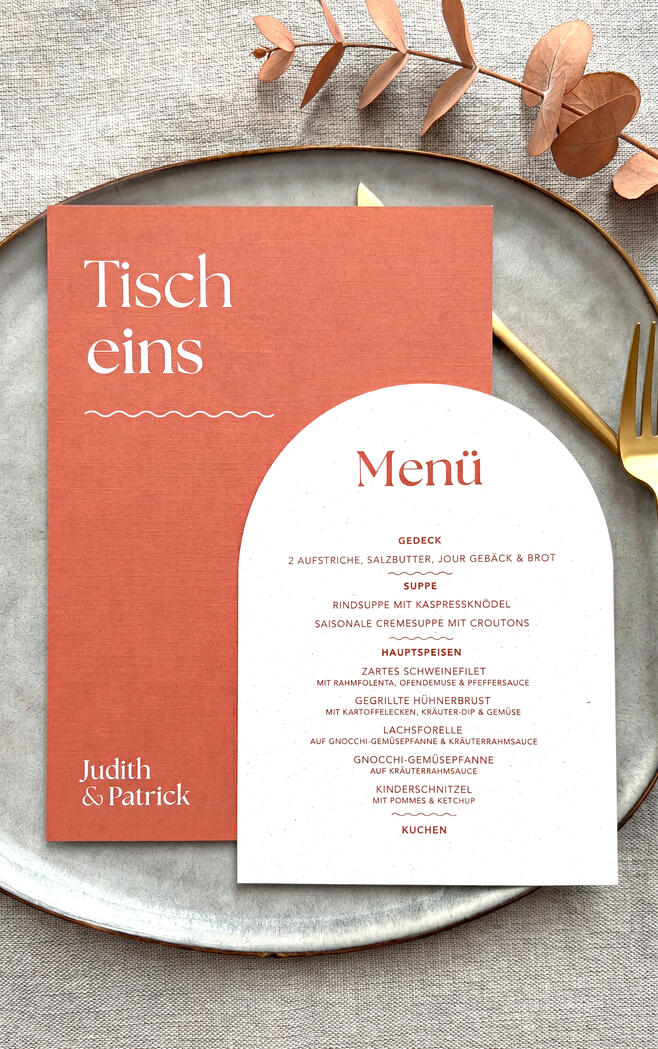 Menükarte und Tischnummer Tischkarten
